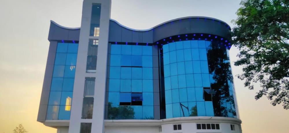 Hotel Leela Galaxy Kushinagar Exterior photo